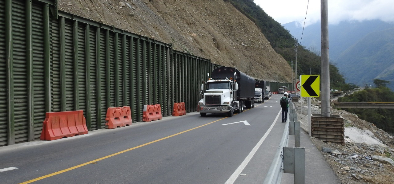 Fotografía de tránsito en la vía de la solución k58.