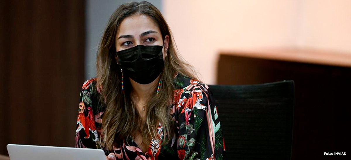 Fotografía de la viceministra de Infraestructura, Olga Lucía Ramírez durante la reunión.