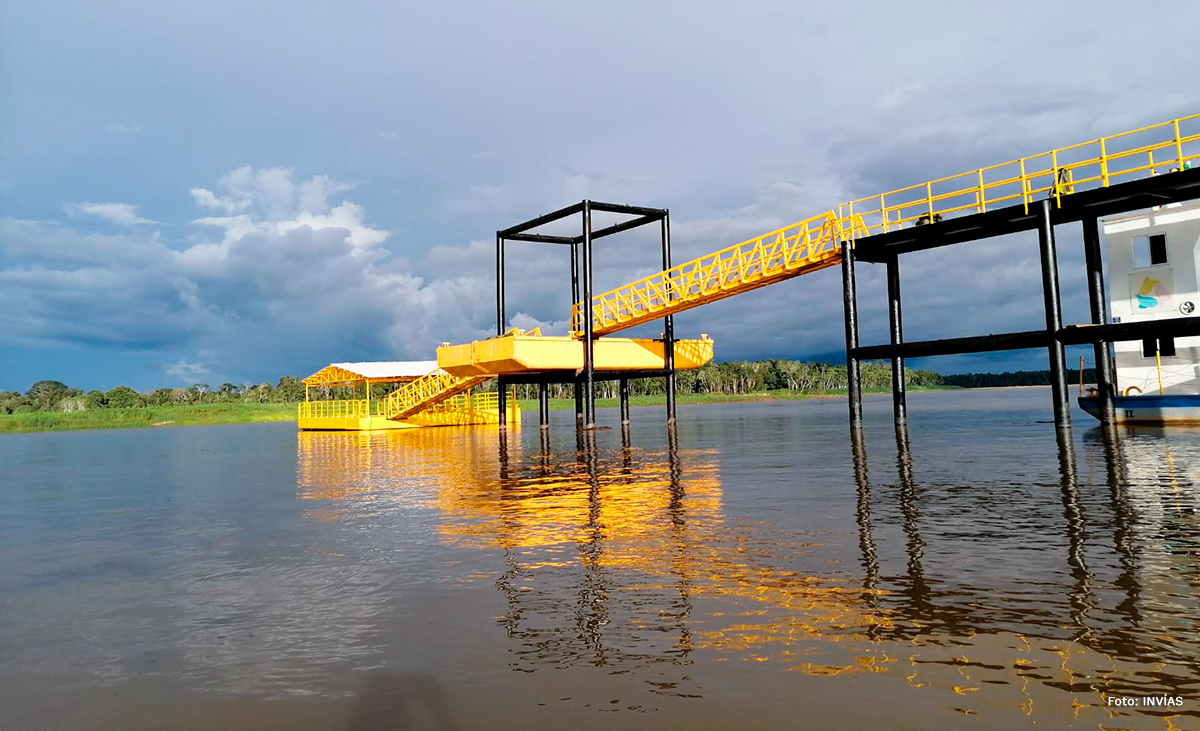 Fotografía lateral del muelle Tarapacá.