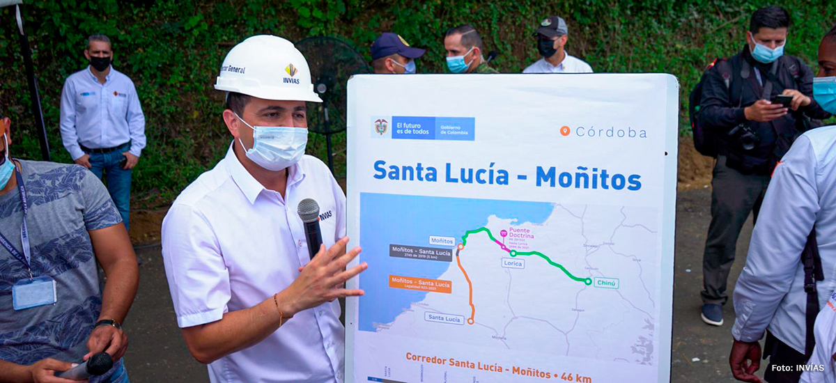 Fotografía del Director General del INVÍAS, Juan Esteban Gil durante su exposición del proyecto Santa Lucia - Moñitos.