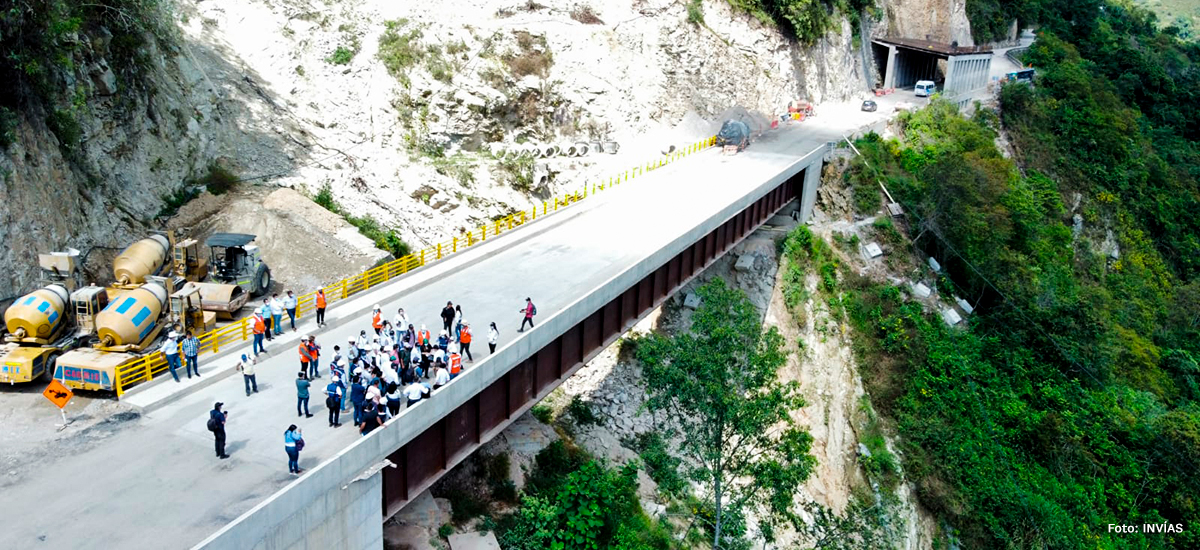 Fotografía del equipo de Gobierno durante la entrega del puente en la vía Los Curos - Málaga.