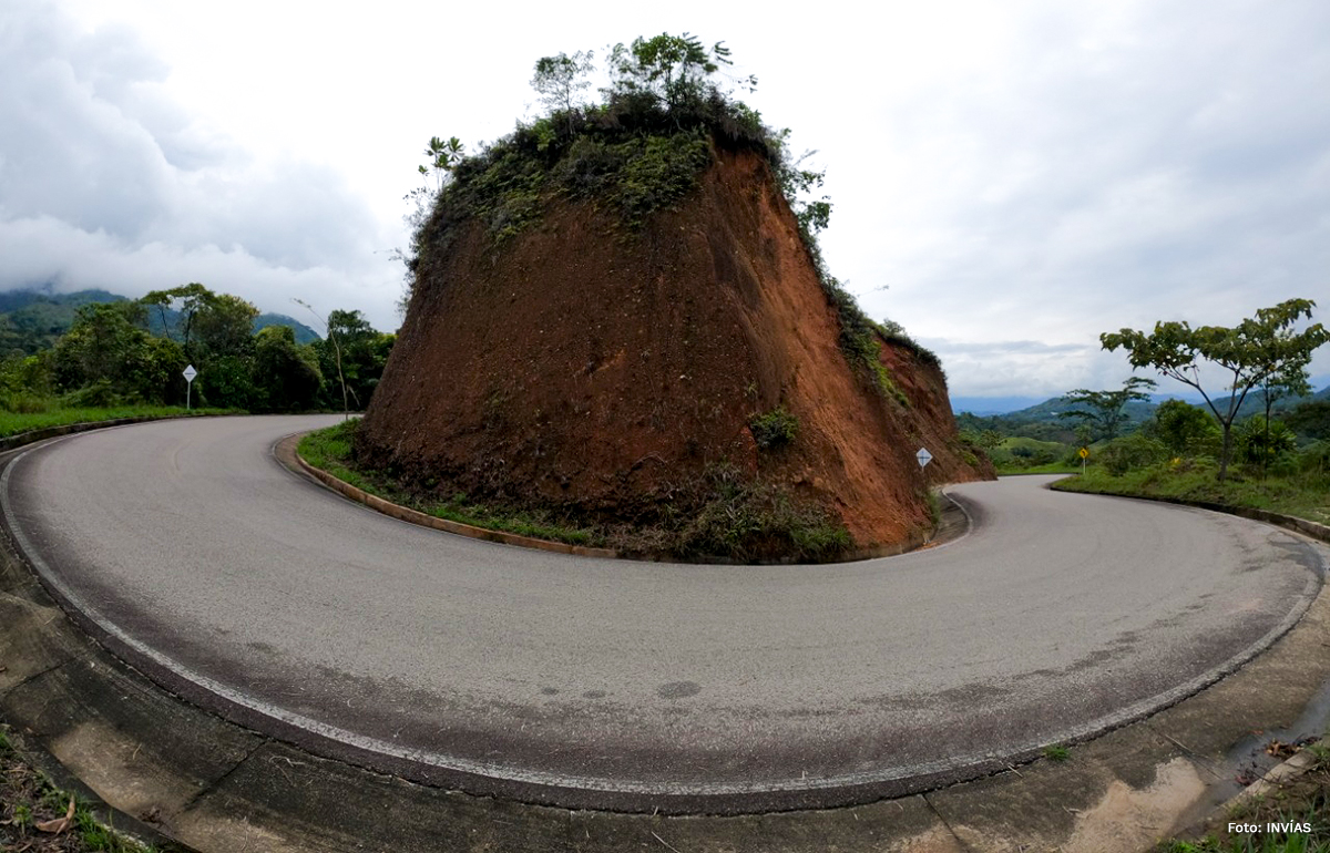 Fotografía tipo ojo de pez de vía del Corredor del Sur del Tolima.