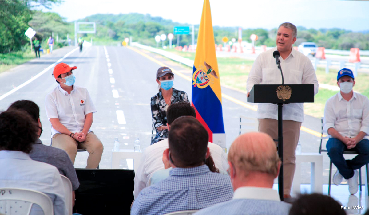 Fotografía de la intervención del presidente de la República, Iván Duque Márquez, junto con la ministra de Transporte, Ángela María Orozco y nuestro Director General del INVÍAS, Juan Esteban Gil, durante la visita de inauguración de la segunda calzada Cartagena - Barranquilla.
