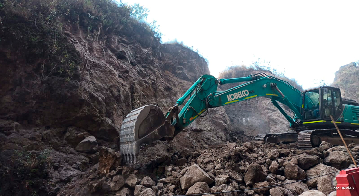 Fotografía que muestra el trabajo adelantado por personal del INVÍAS para instalación de puente en el sector La Aguada, en la vía Pasto - Mojarras.