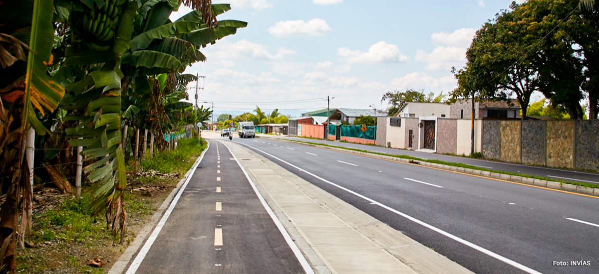 Fotografía de vía vehicular en el departamento del Quindío.