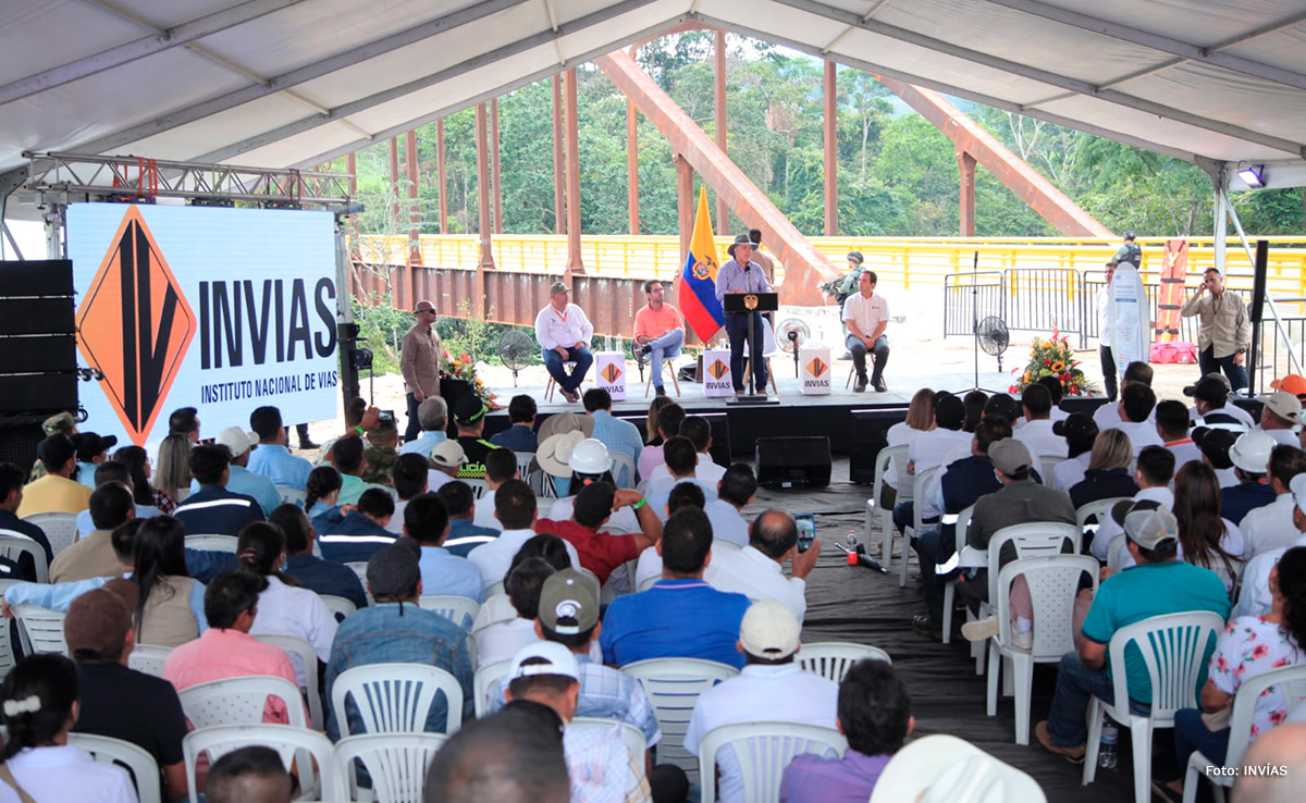 Fotografía del presidente de La República, Iván Duque Márquez, durante su intervención en el evento de entrega del puente sobre el río Duda.