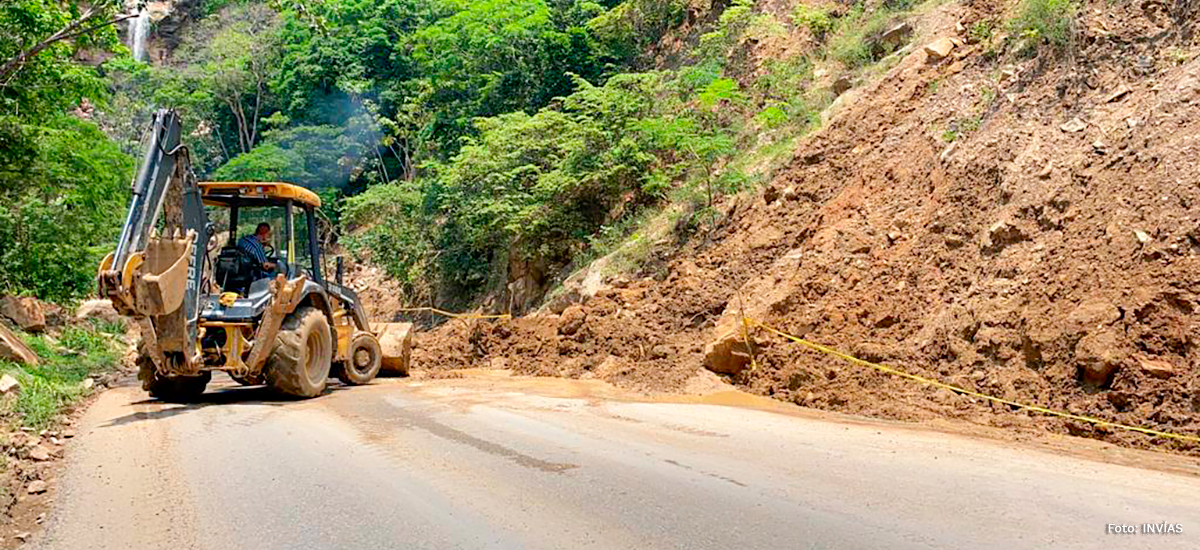 Fotografía de los trabajos de atención a la emergencia en la vía Villeta - Honda - Guaduas.