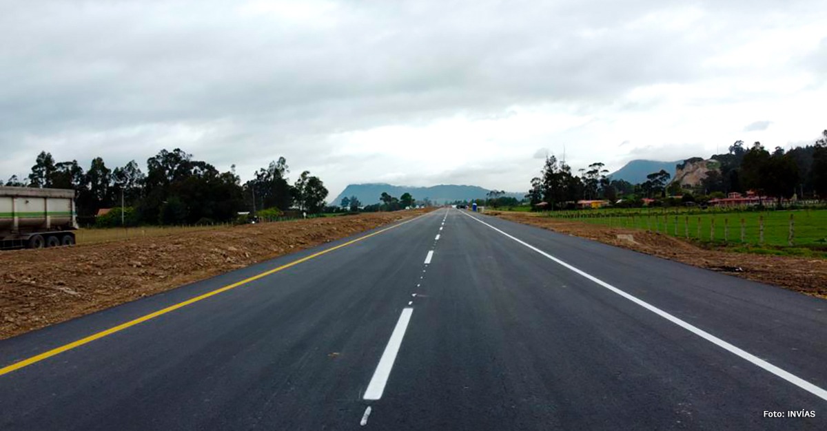 Fotografía de tramo vial que hace parte de la ruta de Los Comuneros.