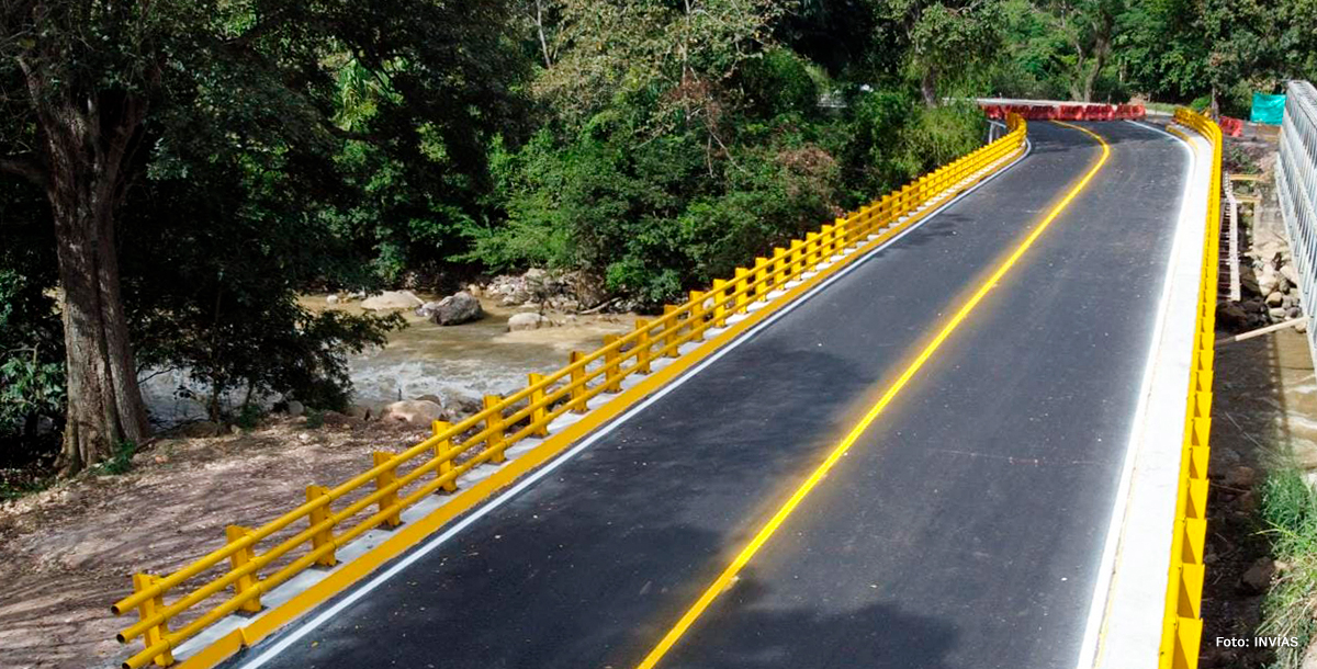 Fotografía de tramo de carretera en el departamento del Huila.