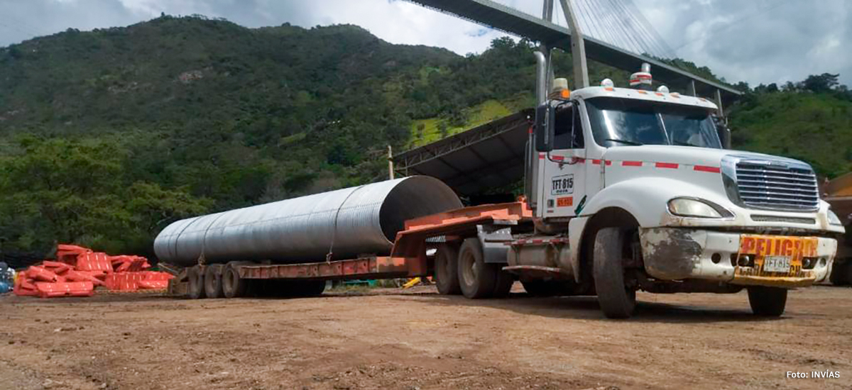 Fotografía de transporte de material para atención del corredor Los Curos - Málaga, en Santander.