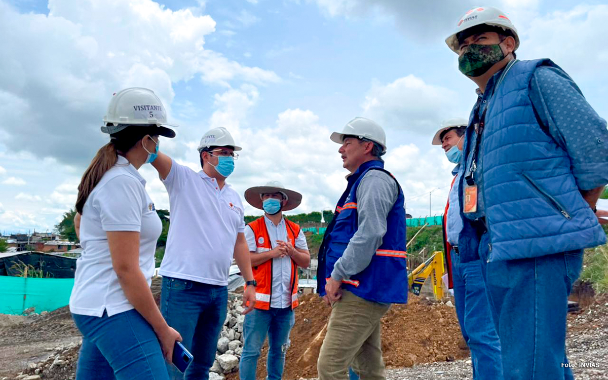 Fotografía del recorrido realizado por el Director Técnico y de Estructuración del INVÍAS, Guillermo Toro Acuña en Risaralda.