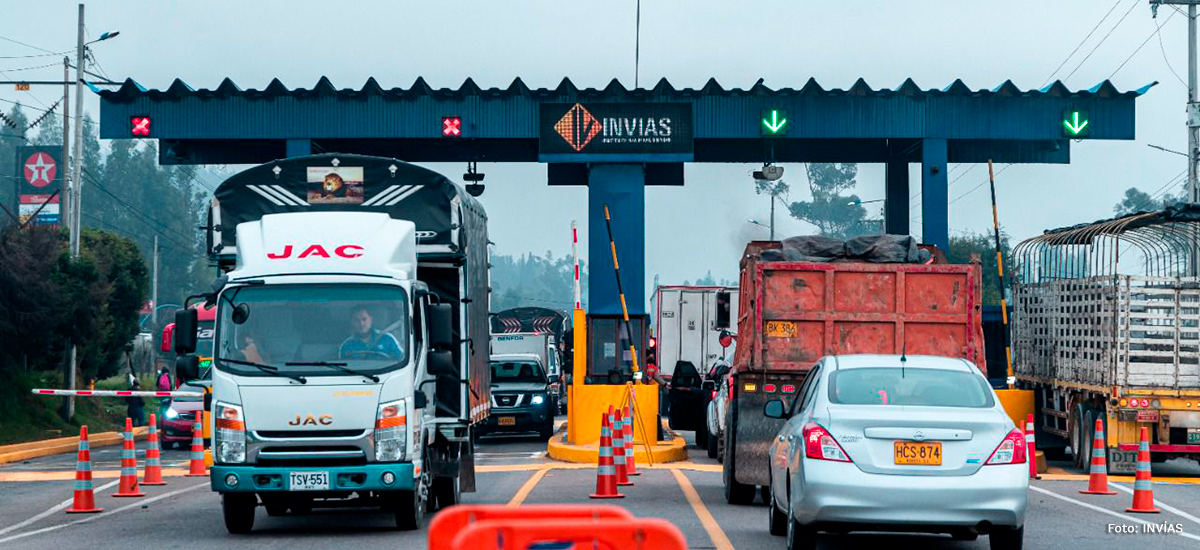 Fotografía de paso vehicular en peaje de las carreteras nacionales a cargo del INVÍAS.