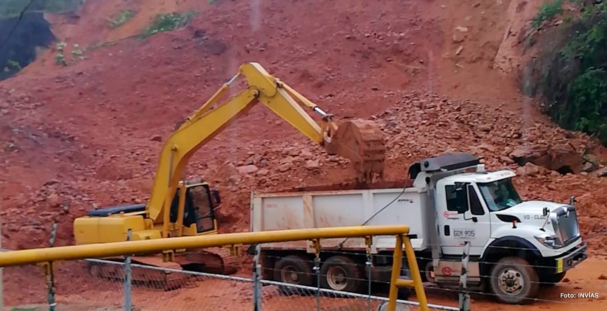 Fotografía de trabajos adelantados para la atención del derrumbe en el km 41 de la vía Buga - Buenaventura en el departamento del Valle del Cauca.