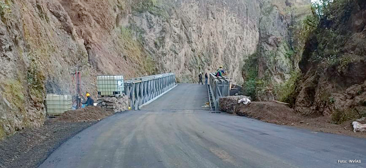 Fotografía de salida del puente en la vía Pasto - Mojarras.