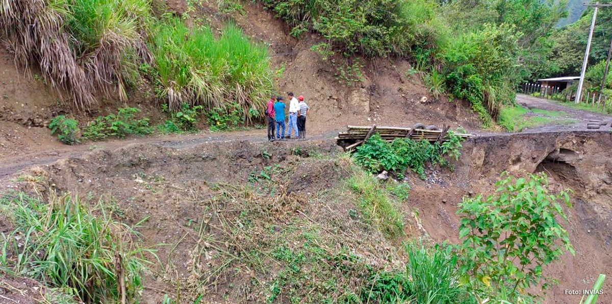 Fotografía de algunas personas locales en la vía Útica - La Palma en Cundinamarca.