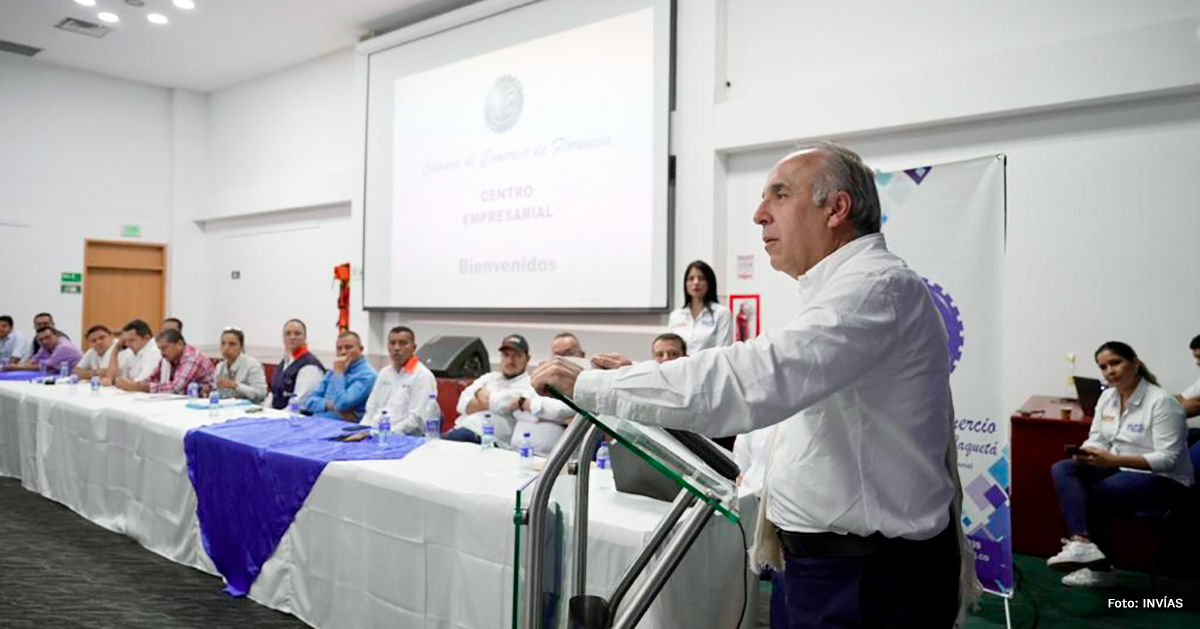 Fotografía del Ministro de Transporte, Guillermo Francisco Reyes González durante su intervención en la mesa de diálogo en el Caquetá.
