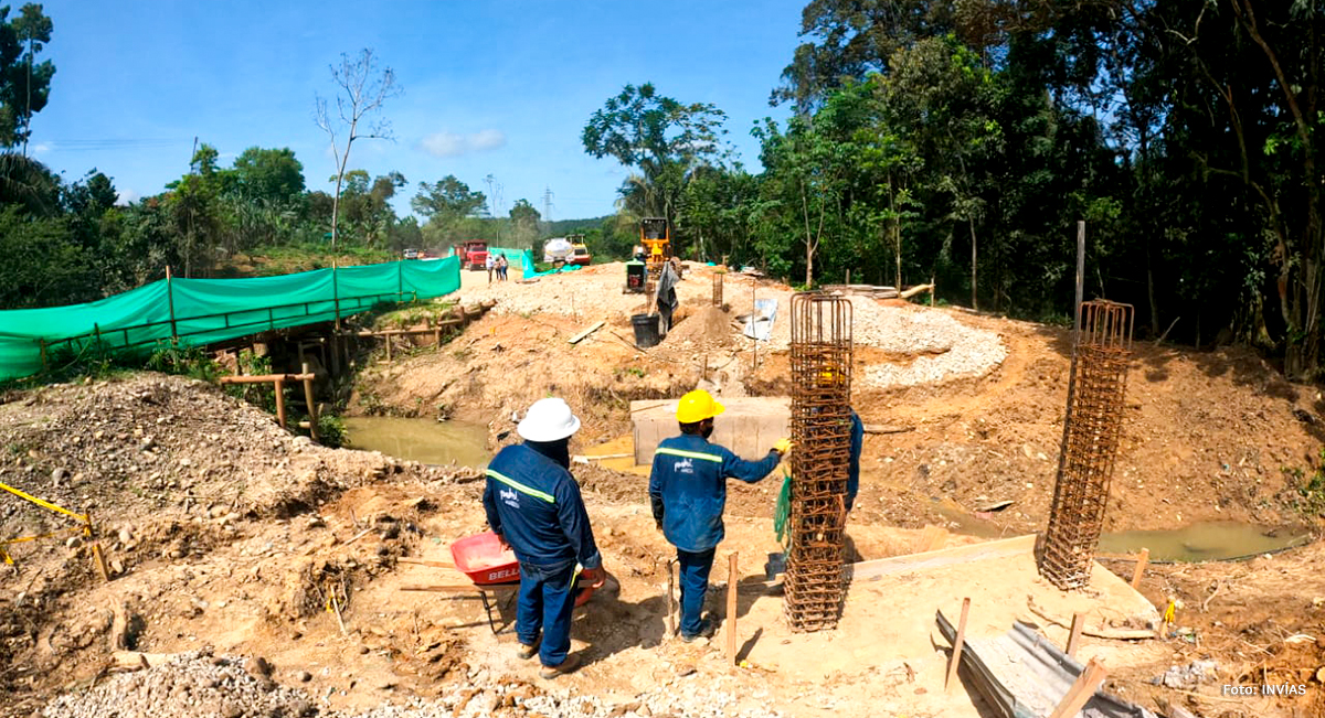 Fotografía de trabajos realizados por trabajadores del INVÍAS en la zona Caribe.