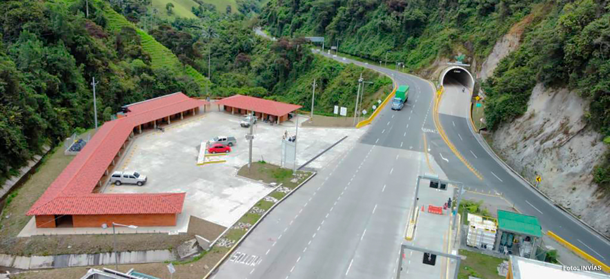 Fotografía aérea del mirador del túnel en el Cruce de la Cordillera Central.