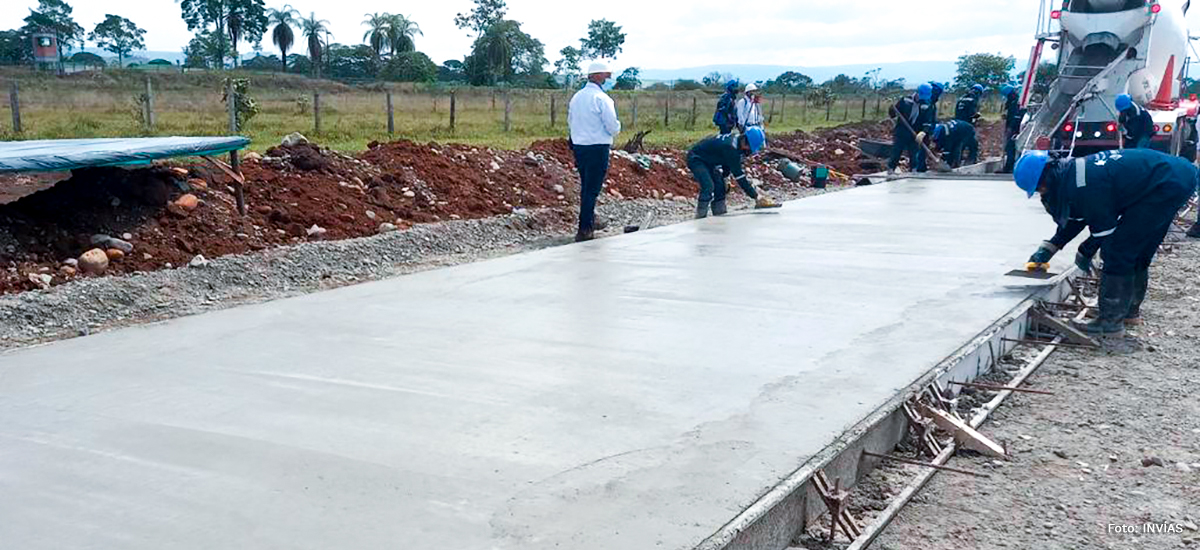 Fotografía de obras de pavimentación en la Transversal La Macarena.