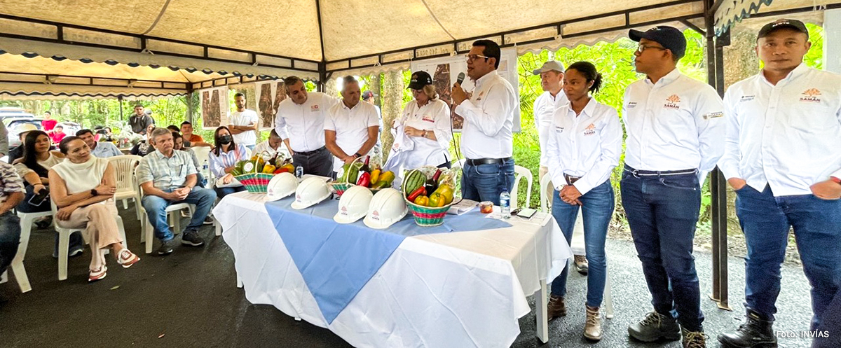Fotografía de socialización del avance de las obras de la vía Panorama del programa Vías del Samán.