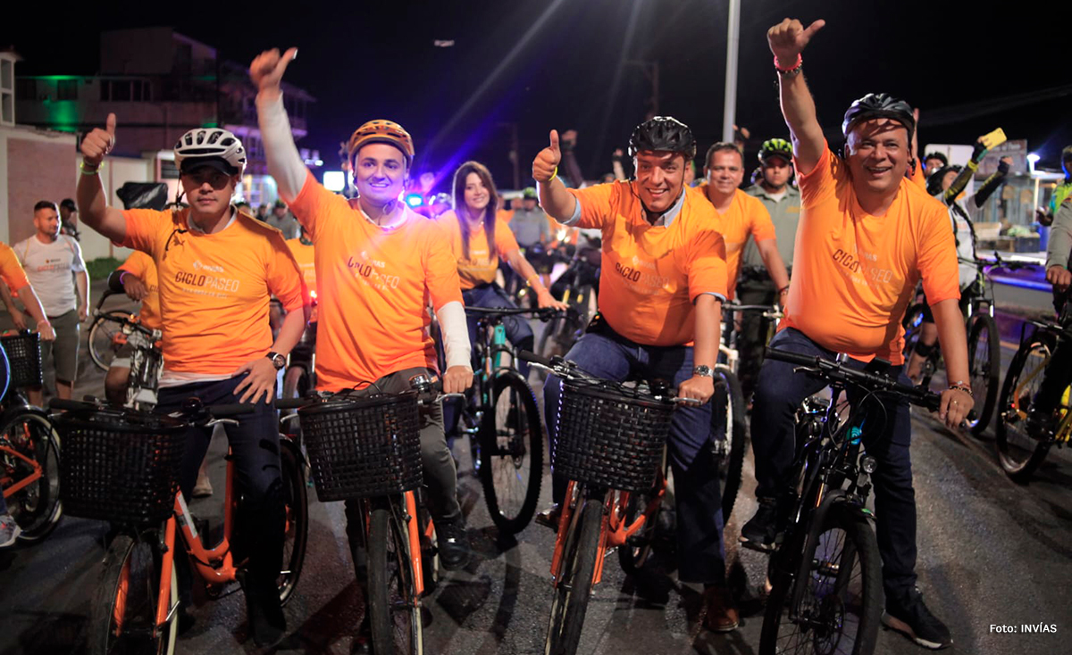 Fotografía del ciclopaseo realizado entre el INVÍAS y el Gobernador del Quindío, .
