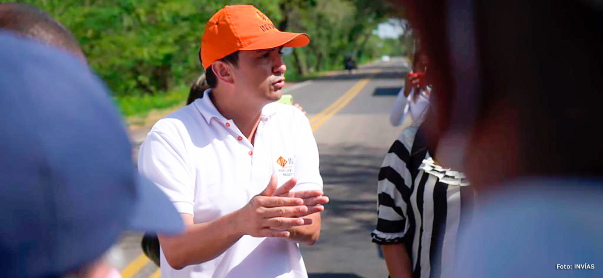 Fotografía del Director General del INVÍAS, Juan Esteban Gil durante el anuncio de la inversión en La Guajira.