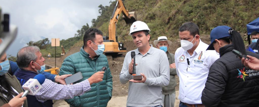 Fotografía de Director General del INVÍAS, Juan Esteban Gil, durante su visita a la Variante de La Biodiversidad. 