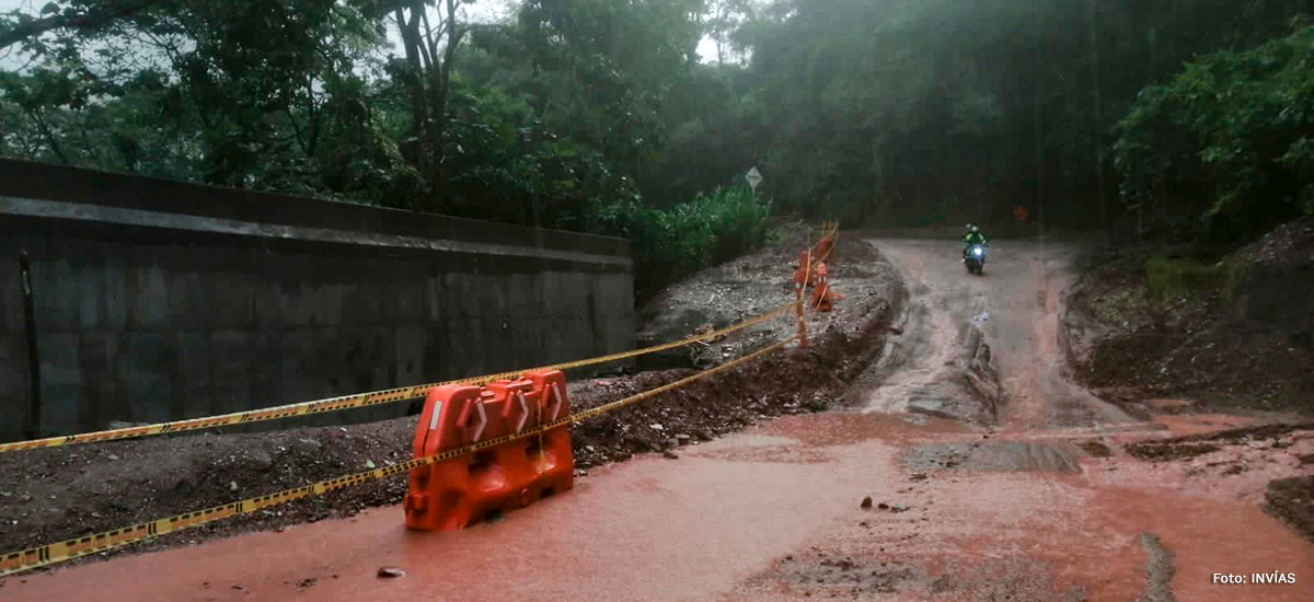 Fotografía de trabajos de atención a la emergencia de la vía Pipiral - Villavicencio.