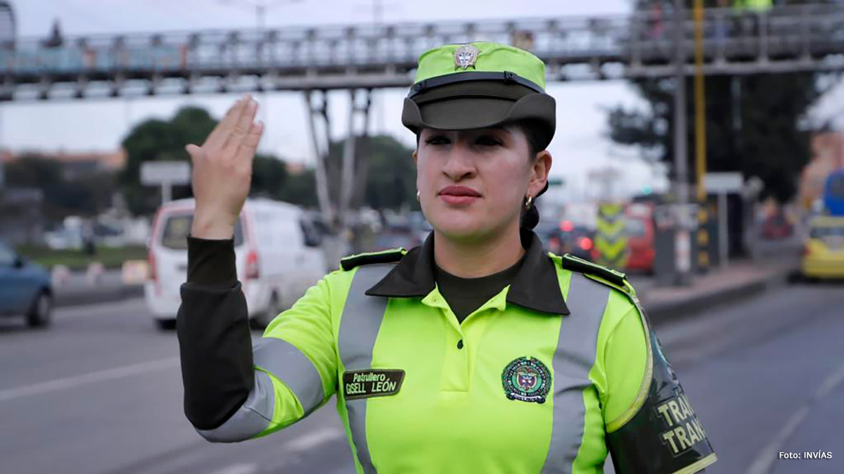 Fotografía de agente de tránsito que estuvo atendiendo emergencias viales durante el festivo.