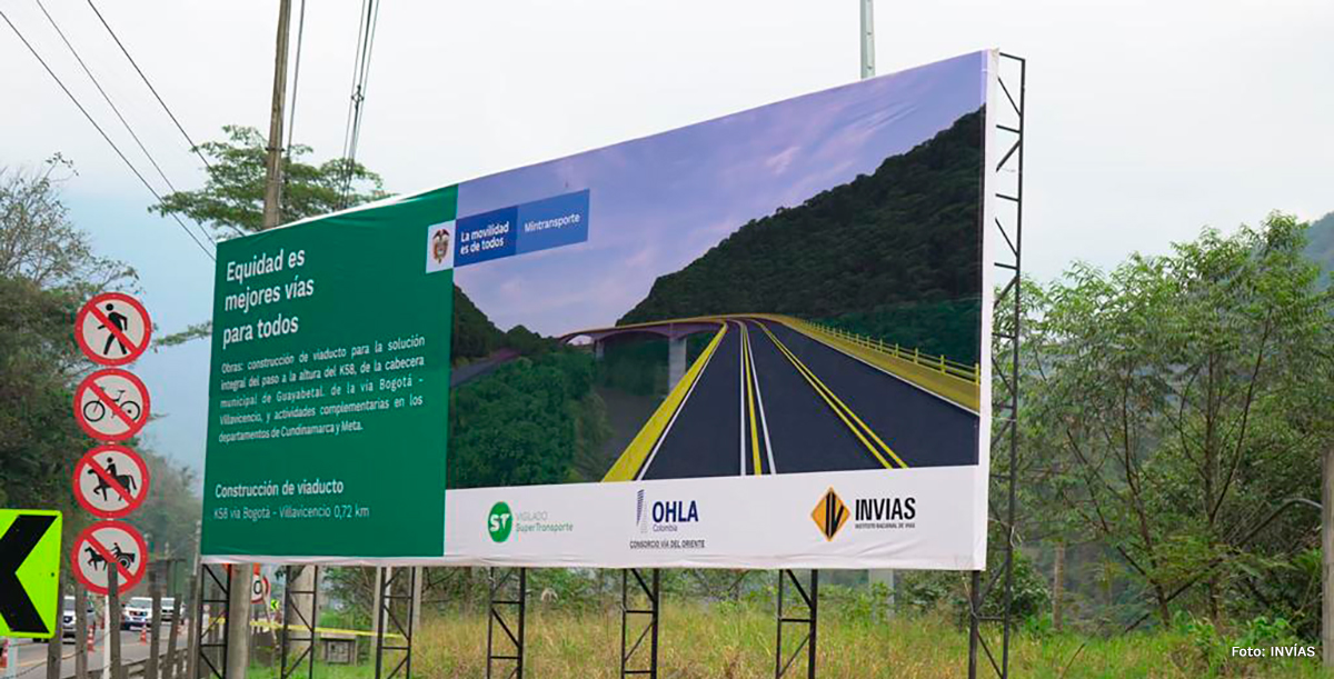 Fotografía de valla promocional de las obras de la solución k58.