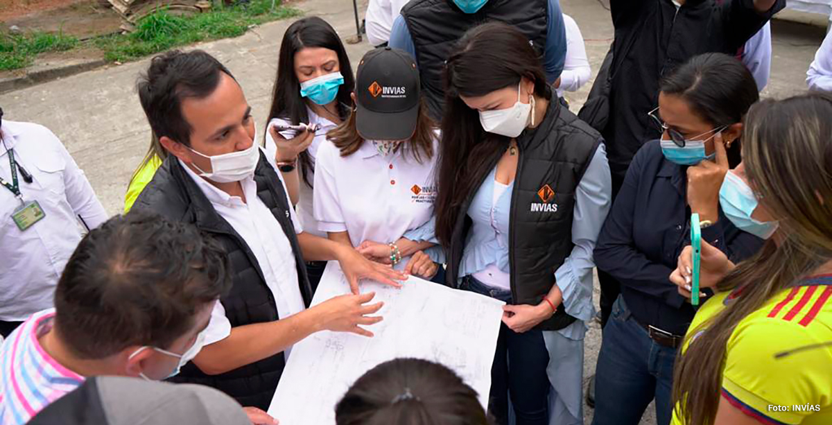 Fotografía del Director General del INVÍAS, Juan Esteban Gil durante su socialización de las obras de la solución k58.