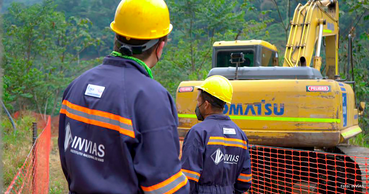 Fotografía de los trabajadores del INVÍAS, en las obras de la solución k58.