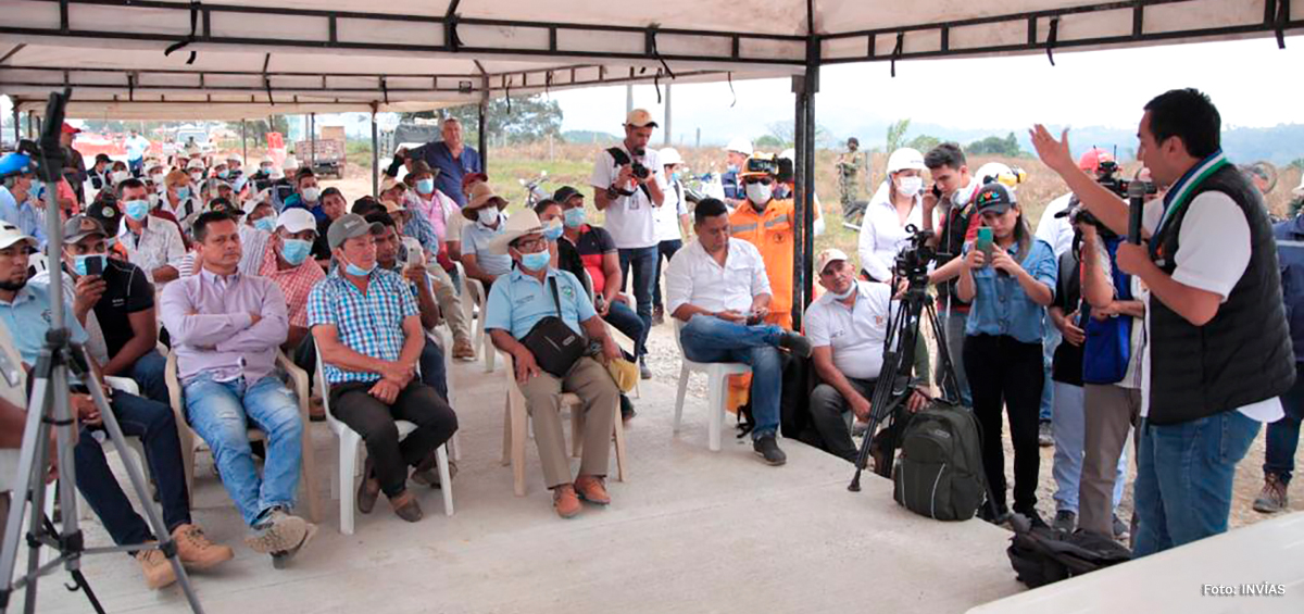 Fotografía del Director General del INVÍAS, Juan Esteban Gil durante su intervención en el evento.