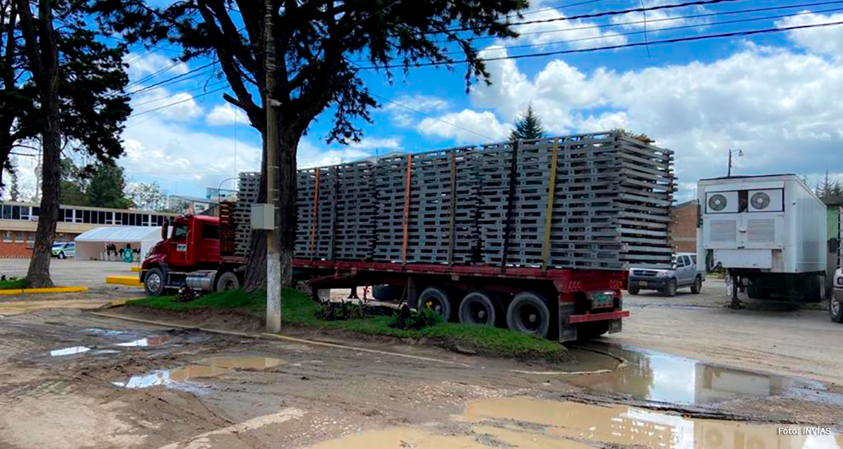 Fotografía de vehículo que transita por la vía Pasto - Mojarras.