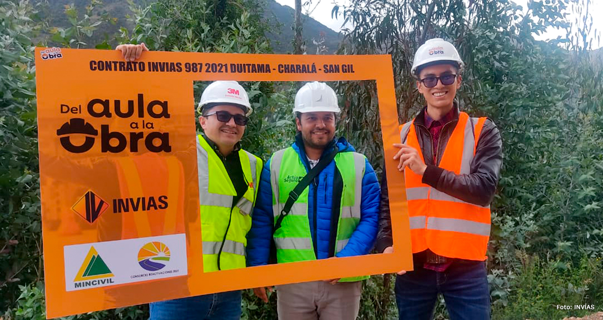Fotografía de estudiantes de la Escuela Colombiana de Ingeniería Julio Garavito.