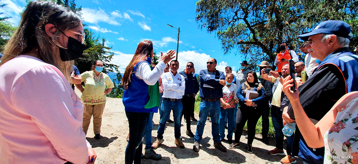Fotografía de la reunión de trabajo de obras de mejoramiento del corredor Los Curos - Málaga.