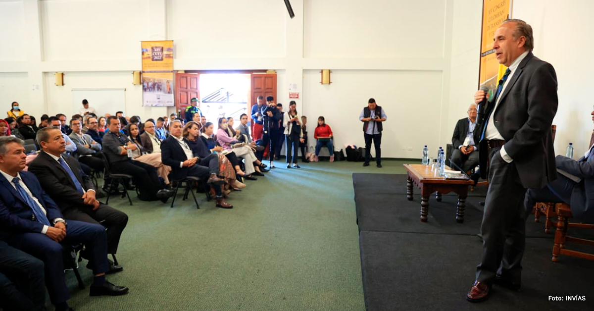 Fotografía de la intervención del Ministro de Transporte Guillermo Francisco Reyes González durante el XIV Congreso Colombiano de Transporte y Tránsito.