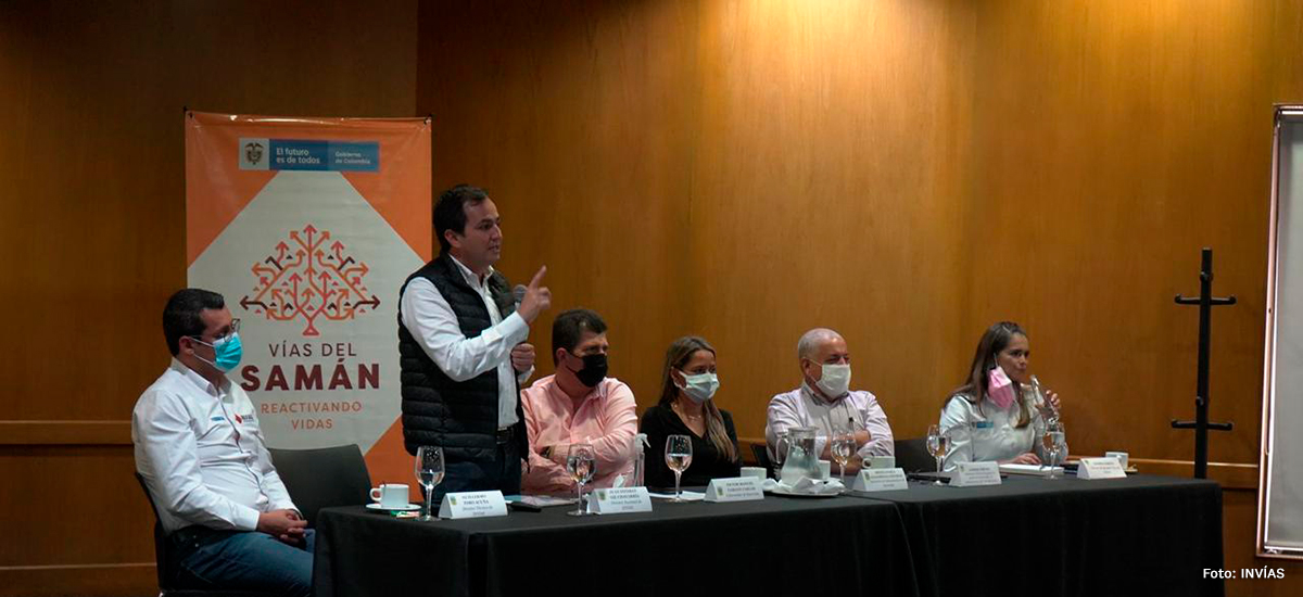 Fotografía del director general del INVÍAS, Juan Esteban Gil durante su intervención en la presentación del programa Vías del Samán cuyos proyectos se realizan en Risaralda y Valle del Cauca.