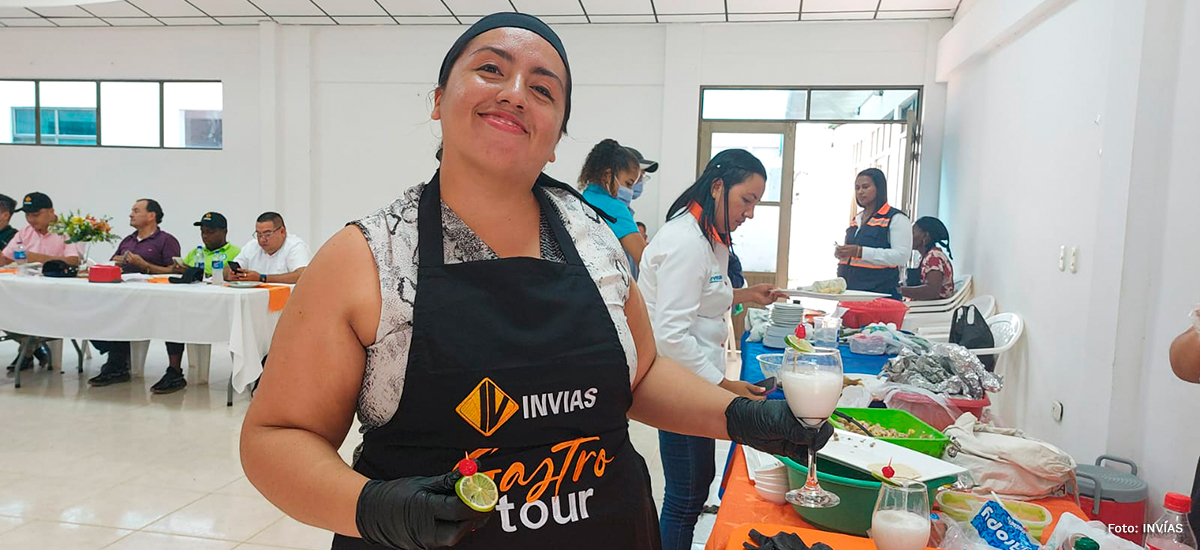 Fotografía de cocinera de restaurante participante del evento gastronómico Gastro Tour en el municipio de Calamar en la Orinoquía.
