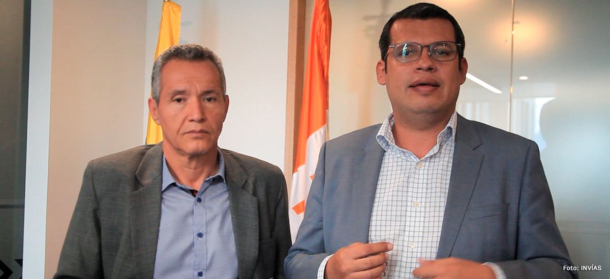 Fotografía de Guillermo Toro Acuña, director general (E) del INVÍAS y Carlos Julio Socha Hernández, alcalde de Villa del Rosario durante la reafirmación de los compromisos por parte del Gobierno Nacional.