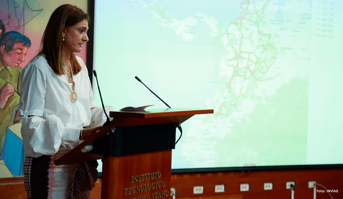 Fotografía de la Ministra de Transporte, Ángela María Orozco durante su intervención en el lanzamiento del mapa de vulnerabilidad faunística.