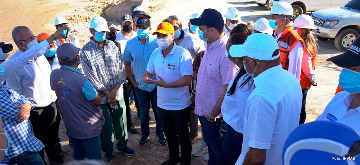 Fotografía de la visita de inspección del Director General del INVÍAS, Juan Esteban Gil y el equipo de trabajo del Gobierno nacional en el Cesar.