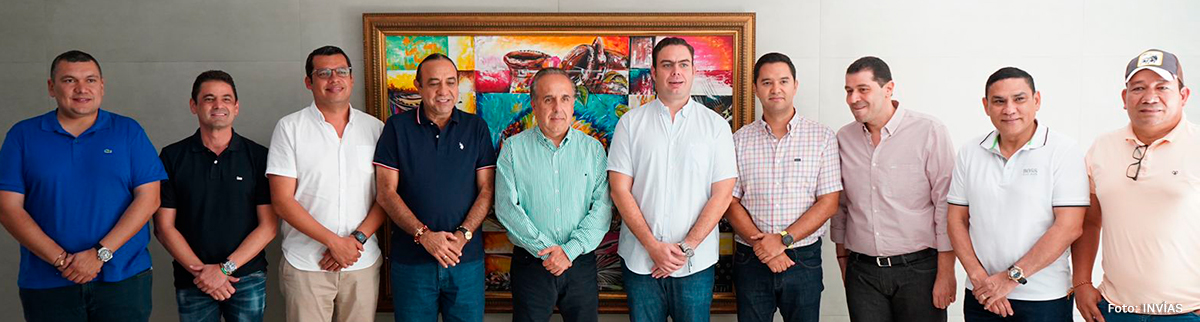 Fotografía de los ponentes y asistentes a la reunión de avances y necesidades en el Cesar.