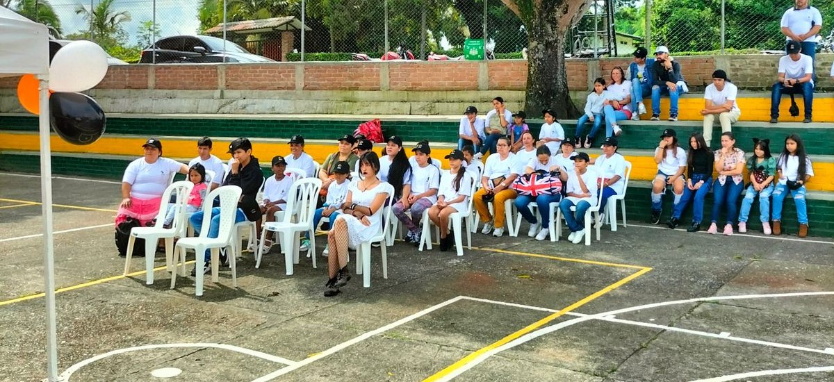 Fotografia cancha baloncesto, voleibol y microfútbol