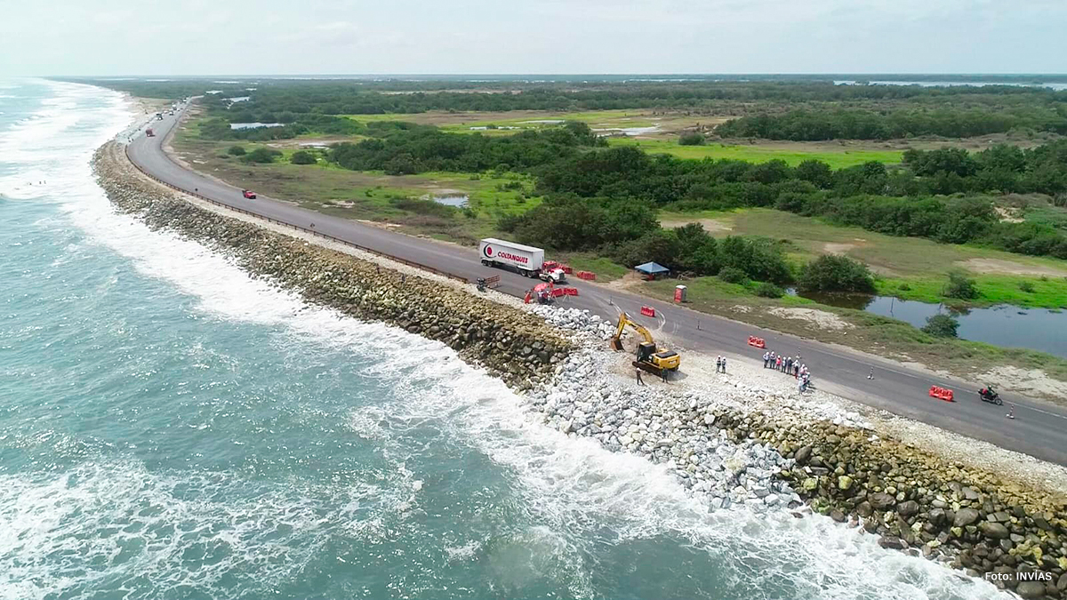 Fotografía aérea de las obras en la vía Ciénaga Barranquilla.