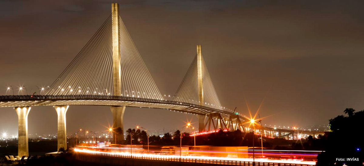 Fotografía panorámica noturna en el puente Pumarejo.