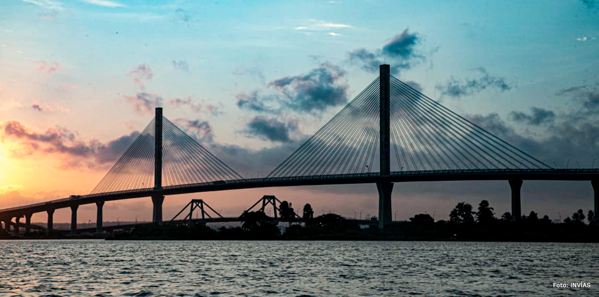 Fotografía panorámica del atardecer en el puente Pumarejo.