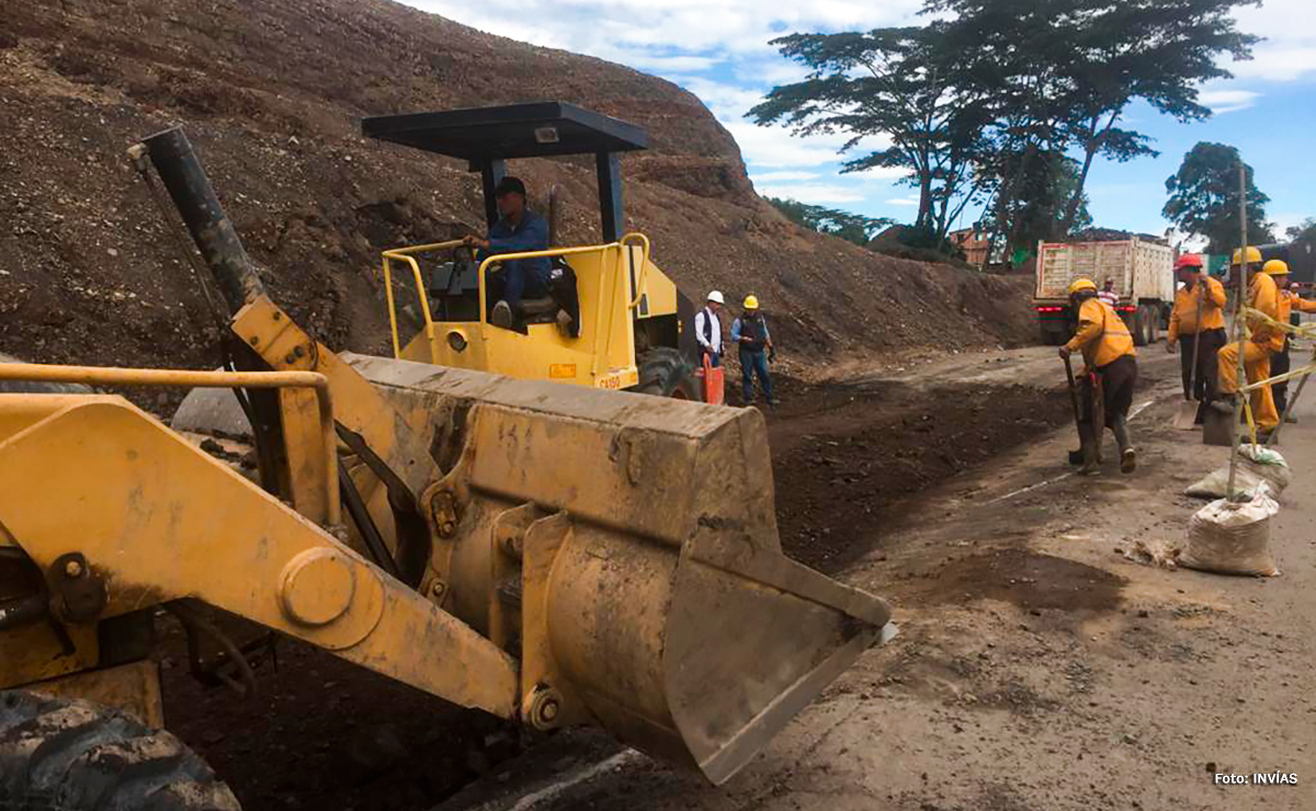 Fotografía de trabajos adelantados oir trabajadores del INVÍAS en Cundinamarca.