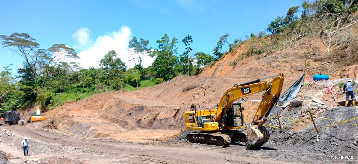 Fotografía de trabajos de construcción actual de la Transversal del Carare.