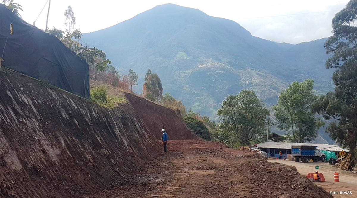 Fotografía de avance de obras en la vía de La Soberanía en Arauca.